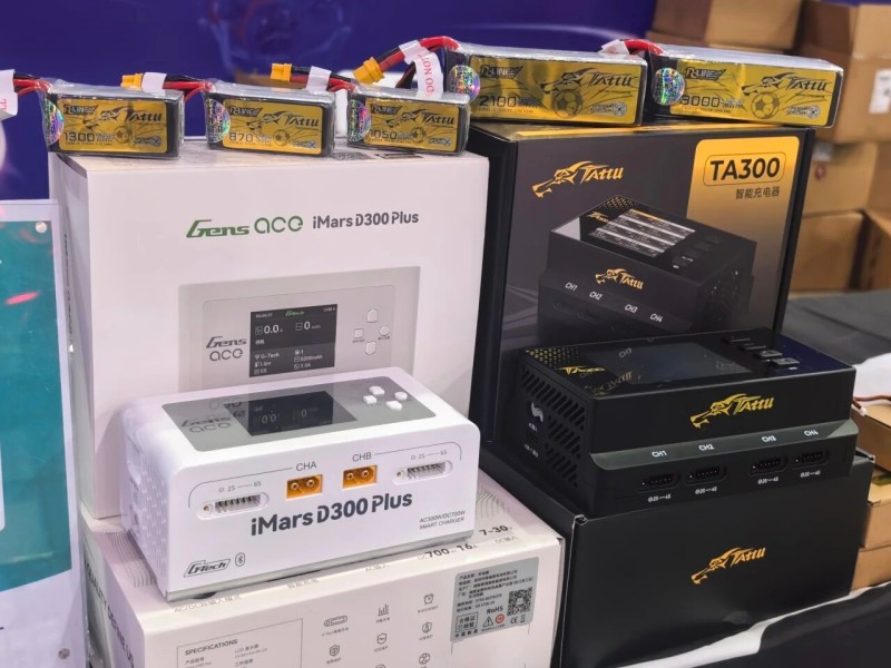 Tattu 無(wú)人機(jī)足球電池和充電器 Tattu 無(wú)人機(jī)足球電池和充電器