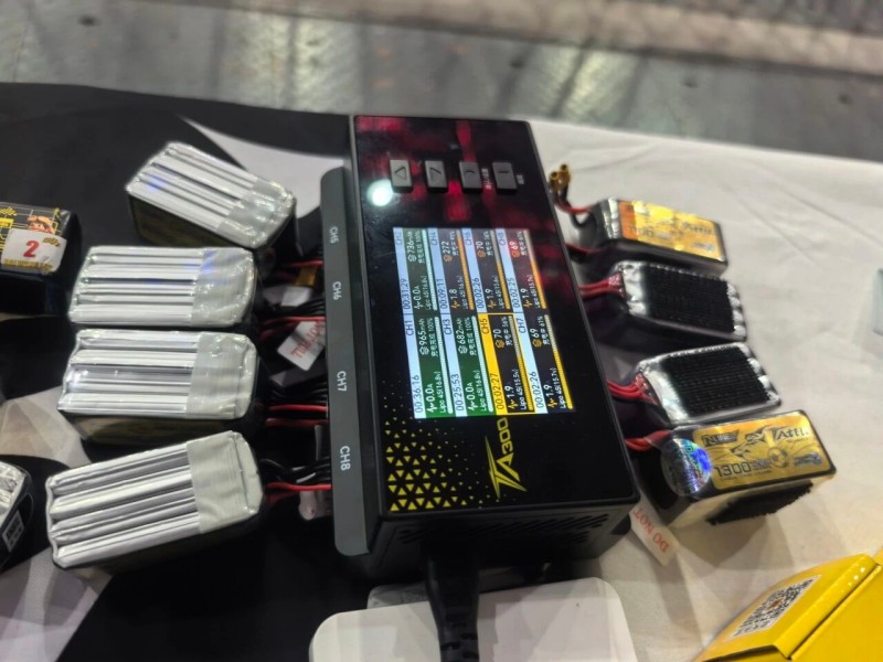 Tattu 無(wú)人機(jī)足球電池和充電器 Tattu 無(wú)人機(jī)足球電池和充電器